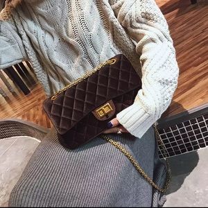 Velvet chain flap handbag
